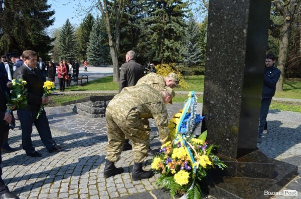 У Луцьку вшанували пам’ять загиблих ліквідаторів Чорнобильської аварії. ФОТО