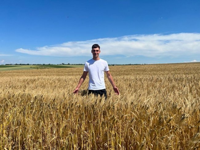 Як господарюють наймолодший та найстраший фермери Волині