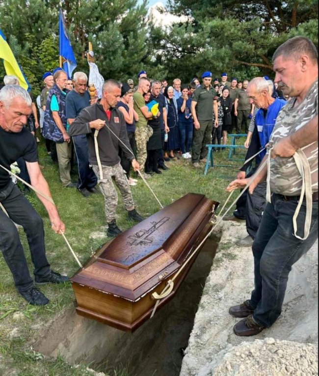 Сьогодні на Волині попрощались із 21-річним Героєм Дмитром Швецем