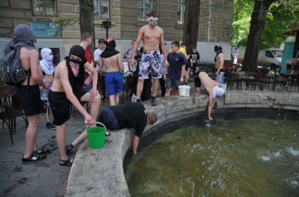 «Водяні маньяки»: як великодню забаву перетворили на хуліганство. ФОТО
