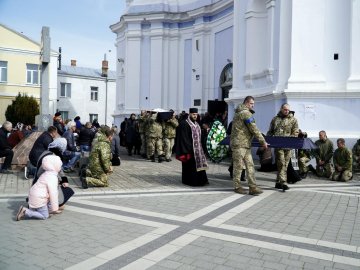Володимир-Волинська громада попрощалася із загиблим воїном. ФОТО 