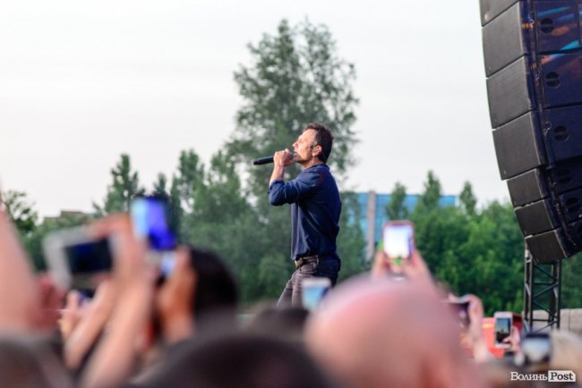 Казали «гречка», але підспівували: як у Луцьку минув безкоштовний концерт «Океану Ельзи». ФОТО 