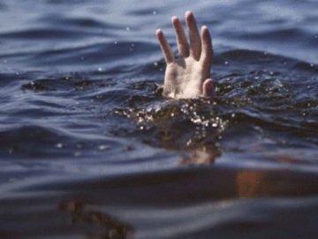 На Волині у озері втопився 21-річний хлопець