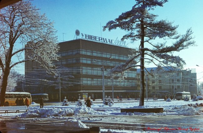 Невеликі ялинки і компактні тролейбуси: яким був центр Луцька 40 років тому