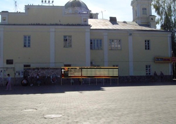 У Луцьку розширять фотостенд загиблим учасникам АТО. ФОТО