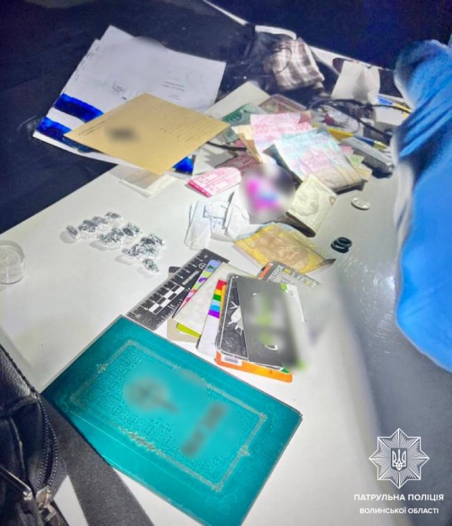 На Волині затримали п'яного скутериста, який віз наркотики