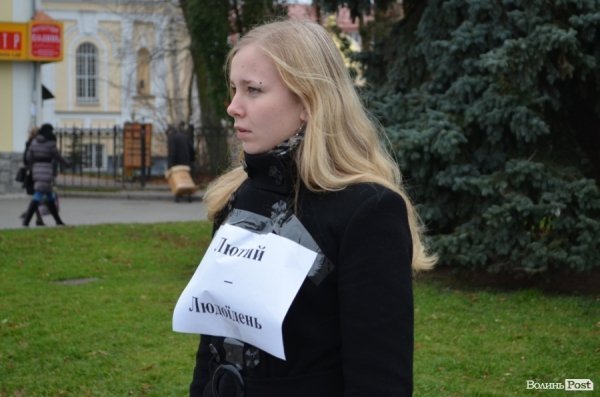 «НКВДисти-охоронці хліба» в Луцьку нагадують про голодомор. ФОТО 