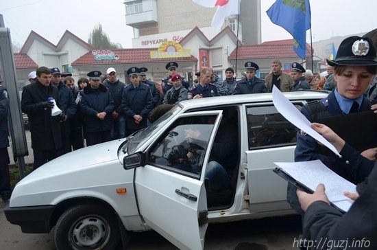 У машині переслідувачів Гузя знайшли гриби і листівки Івахіва