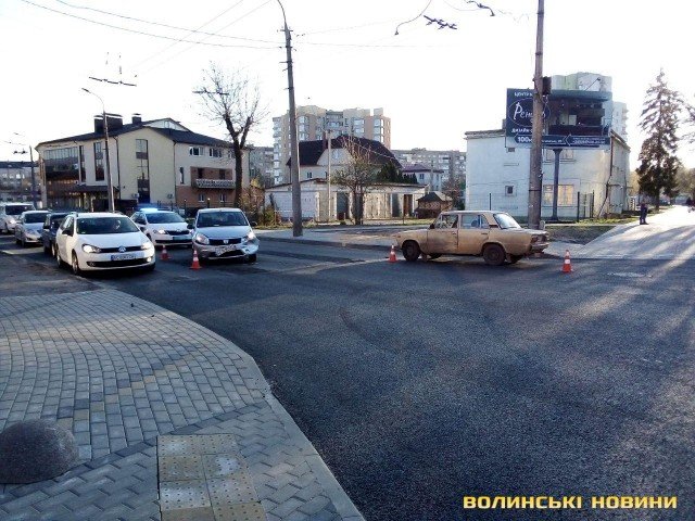 У Луцьку – подвійна ДТП: винуватець аварії втік. ФОТО