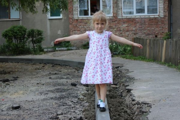 Зустріч мером у дворі, де ведуться ремонтні роботи