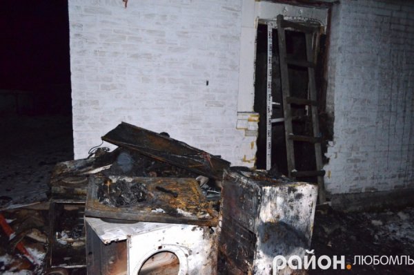 З'явилися фото жахливої пожежі у Любомлі