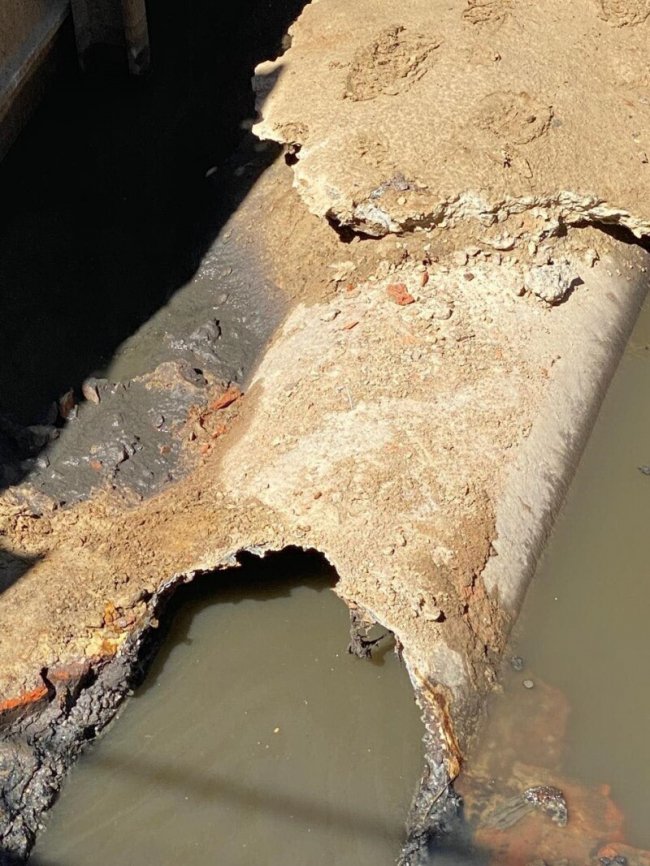 Ремонт аварійного колектора на Карпенка-Карого: коли завершать роботи