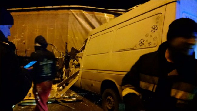 Аварія на Рівненщині: Mercedes врізався у фуру волинянина