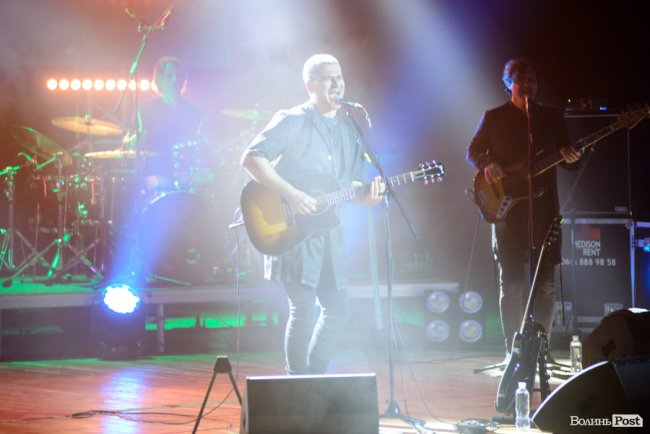 У Луцьку з новим альбомом виступив Арсен Мірзоян. ФОТО