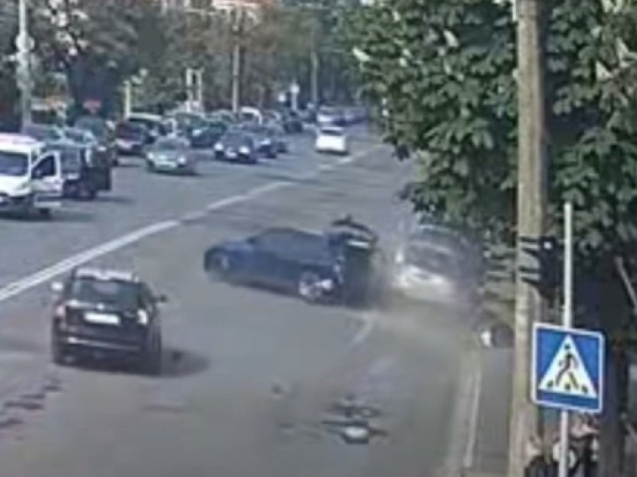 Камери зафіксували серйозну аварію в Луцьку під час хвилини мовчання