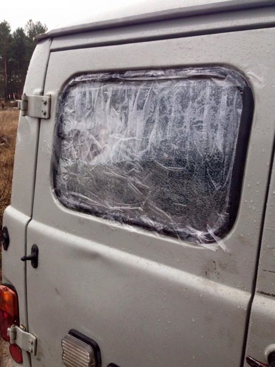 Добувачі бурштину перекинули автомобіль СБУ. ФОТО