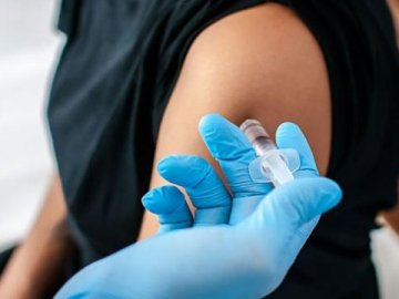 Невакциновані вчителі будуть відсторонені від роботи без збереження зарплати, – МОЗ