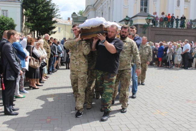 У Луцьку попрощалися із Героєм Андрієм Волосом. ФОТО