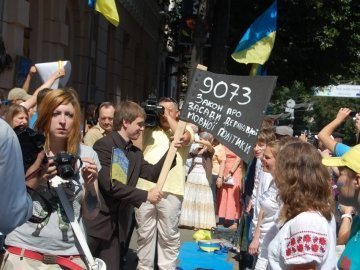 Розгляд скандального мовного законопроекту відклали