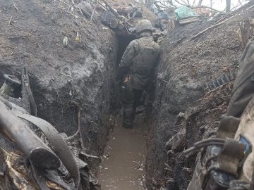 Вода по коліна: як українські захисники живуть на позиціях біля Бахмута