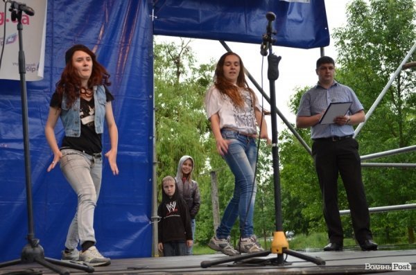 «Проспект розваг» у Луцьку відбувся попри дощову погоду. ФОТО