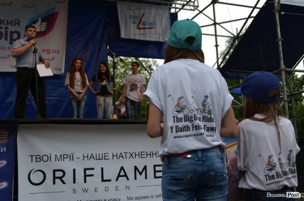 «Проспект розваг» у Луцьку відбувся попри дощову погоду. ФОТО