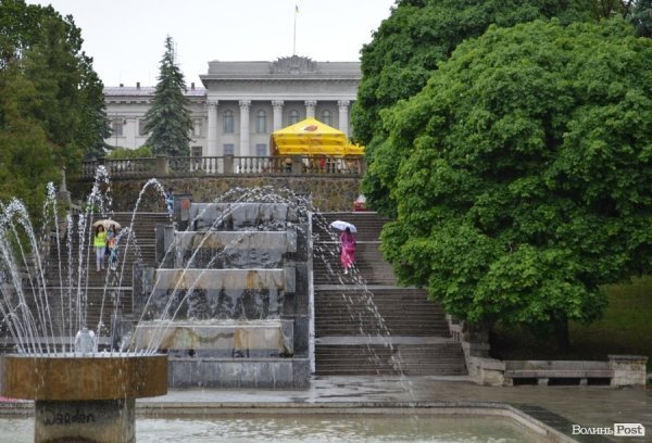 «Проспект розваг» у Луцьку відбувся попри дощову погоду. ФОТО