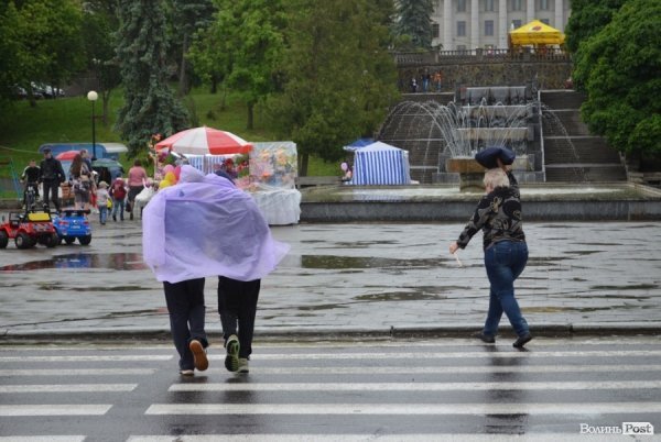 «Проспект розваг» у Луцьку відбувся попри дощову погоду. ФОТО