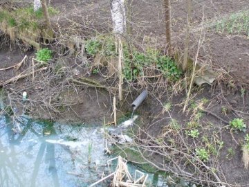 Як в середньовіччі: в Ківерцях люди виливають нечистоти на вулиці. ФОТО