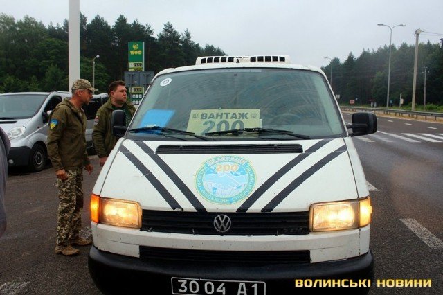 На Волинь привезли тіло загиблого на Сході Героя. ФОТО