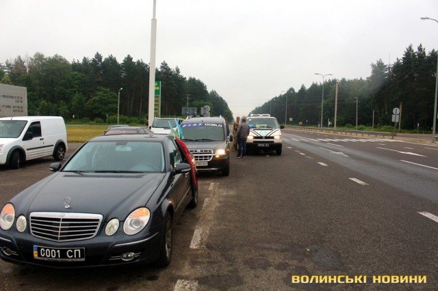 На Волинь привезли тіло загиблого на Сході Героя. ФОТО