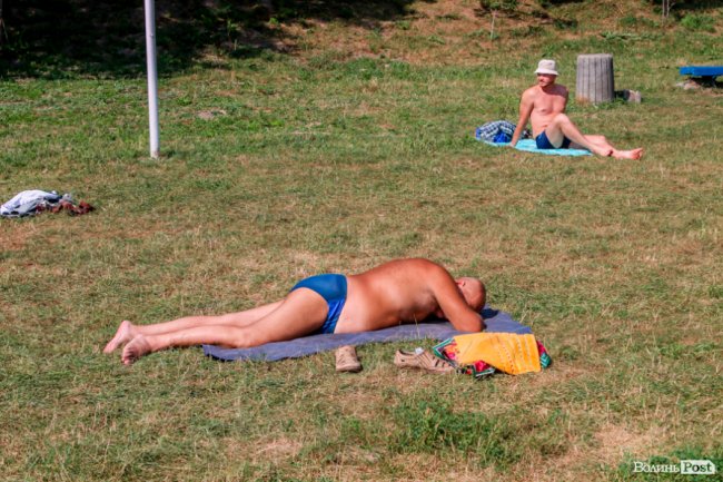 Стир, фонтани і вуличні душі: як у Луцьку рятуються від спеки. ФОТО