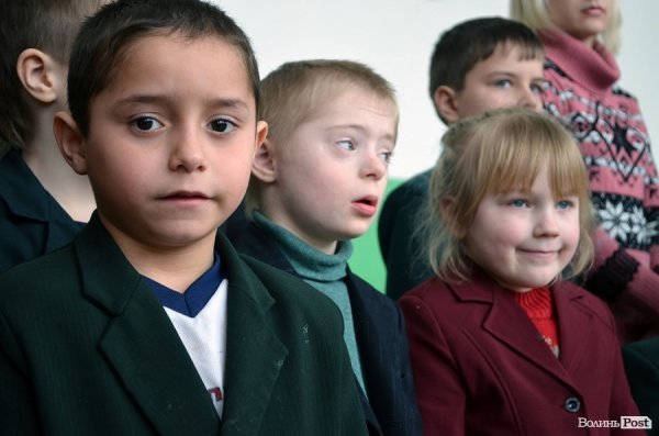 Луцьким дітям вручили подарунки. ФОТО*