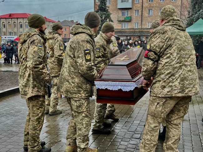 «Життя за нас віддала дуже добра і світла людина»: Ковель попрощався із Миколою Оксентюком. ФОТО