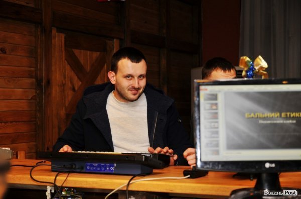 Фото різдвяного балу в Луцьку