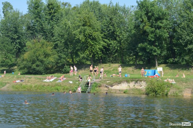 Спека в наметах і аншлаг у зоні купання: як фестивалить «Бандерштат». ФОТО