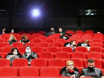 Кабмін дозволив проводити масові заходи під час карантину