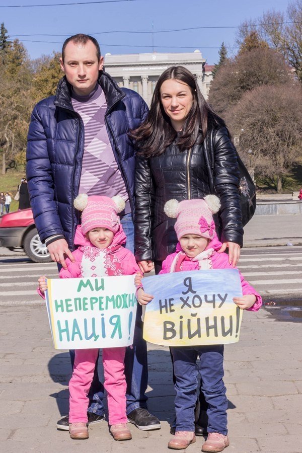«Ми за мир», - флешмоб у Луцьку. ФОТО