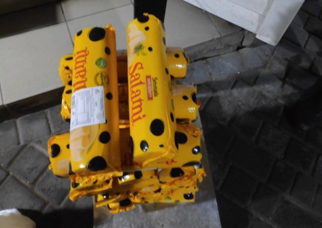 Волинські митники затримали автомобіль, який перевозив з Польщі незаконний сир. ФОТО