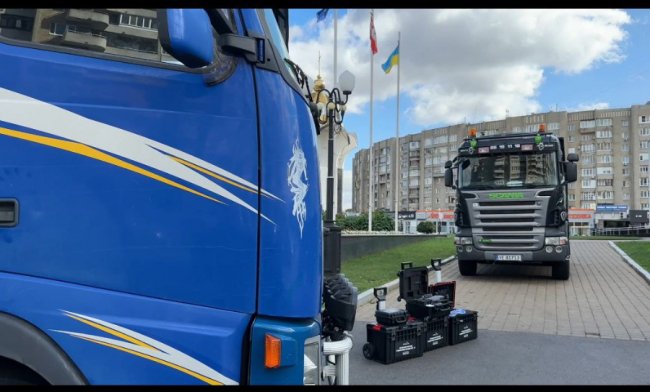 З Волині передали військовим дві вантажівки. ВІДЕО