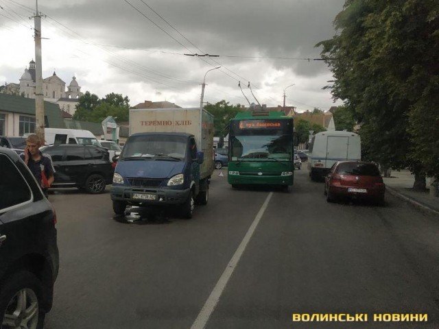 Поблизу луцького ринку сталась аварія. ФОТО