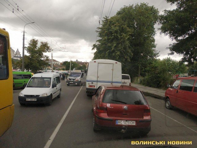 Поблизу луцького ринку сталась аварія. ФОТО