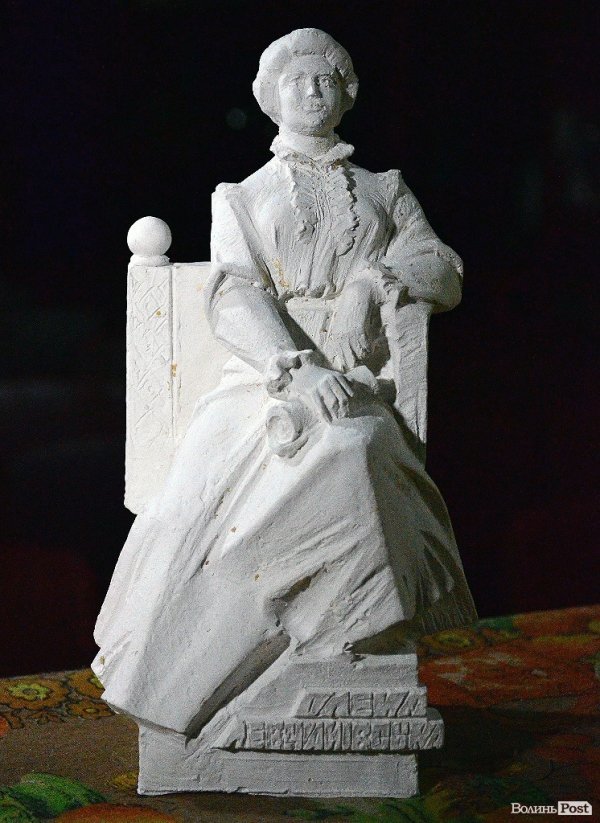 В натуральній величині скульптура має сягати 165 сантиметрів