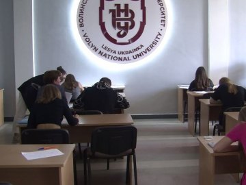 Вчитимуться у вихідні та дві зміни: як організували навчання у волинських вишах