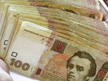 Головний бухгалтер лікарні на Волині платила директору більше, ніж треба було