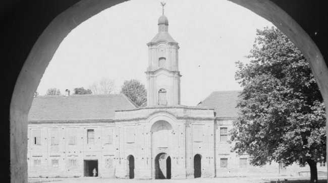 Який вигляд мав замок в Олиці майже 100 років тому. РЕТРОФОТО