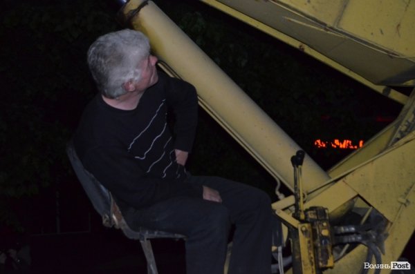 У центрі Луцька посеред ночі  створювали нове графіті. ФОТО