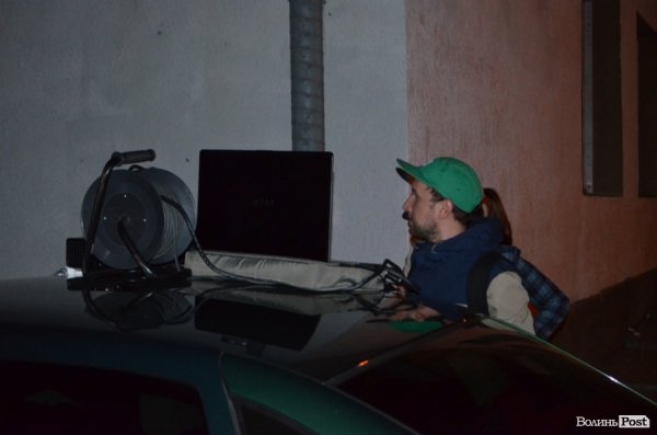 У центрі Луцька посеред ночі  створювали нове графіті. ФОТО