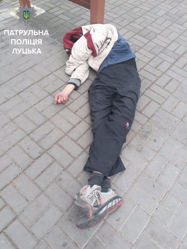 У Луцьку на зупинці виявили наркомана