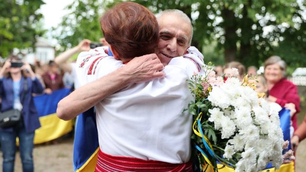 У рідному селі на Волині зустріли 57-річного воїна, якого визволили з полону. ФОТО